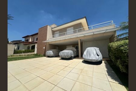 Casa de condomínio à venda com 565m², 4 quartos e 3 vagasFachada