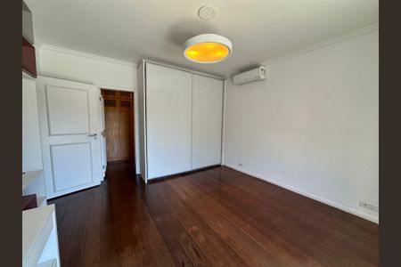 Casa de condomínio à venda com 565m², 4 quartos e 3 vagasSuíte 1