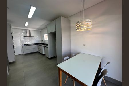 Casa de condomínio à venda com 565m², 4 quartos e 3 vagasCozinha