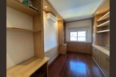 Casa de condomínio à venda com 565m², 4 quartos e 3 vagasSuíte 3