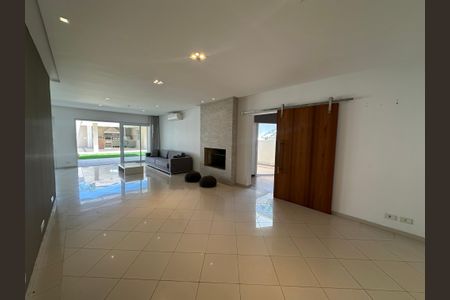 Casa de condomínio à venda com 565m², 4 quartos e 3 vagasSala