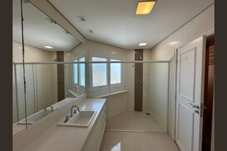 Casa de condomínio à venda com 565m², 4 quartos e 3 vagasBanheiro da Suíte 1