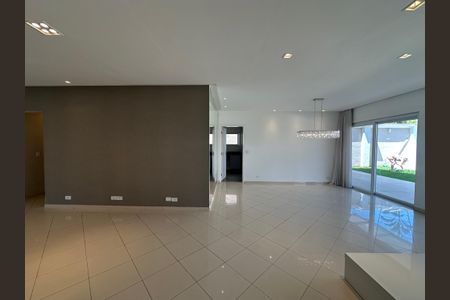 Casa de condomínio à venda com 565m², 4 quartos e 3 vagasSala