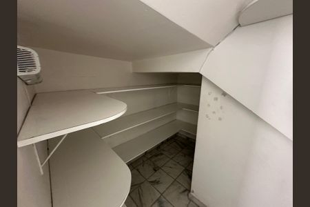 Casa de condomínio à venda com 565m², 4 quartos e 3 vagasDespensa