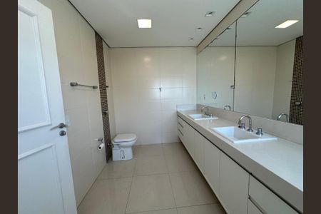 Casa de condomínio à venda com 565m², 4 quartos e 3 vagasBanheiro da Suíte 1