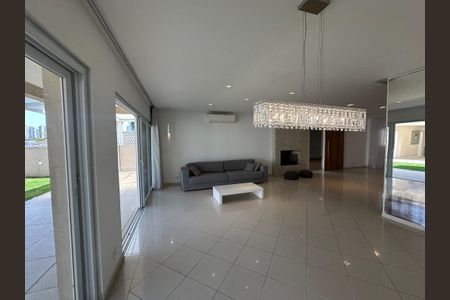 Casa de condomínio à venda com 565m², 4 quartos e 3 vagasSala de Jantar