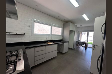 Casa de condomínio à venda com 565m², 4 quartos e 3 vagasCozinha