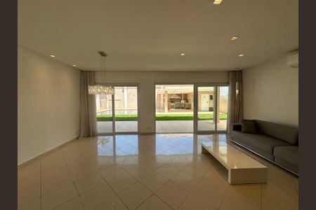 Casa de condomínio à venda com 565m², 4 quartos e 3 vagasSala