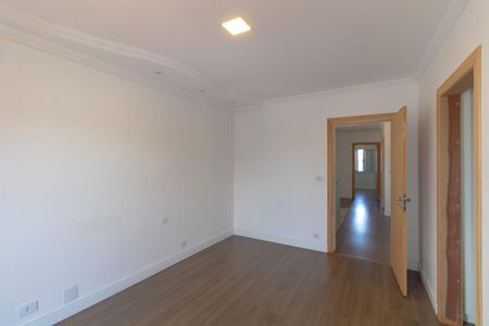 Casa à venda com 246m², 4 quartos e 2 vagasQuarto 2 - Suíte 1