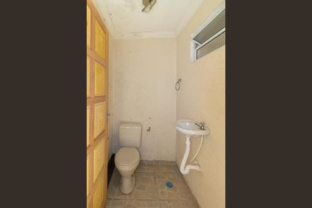Casa à venda com 246m², 4 quartos e 2 vagasBanheiro de serviço