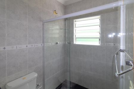Casa à venda com 246m², 4 quartos e 2 vagasBanheiro da Suíte 2
