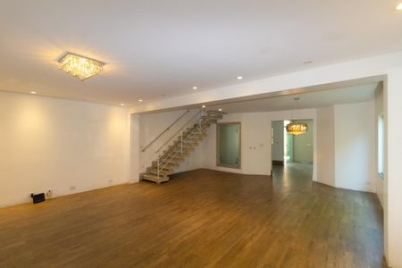 Casa à venda com 246m², 4 quartos e 2 vagasSala