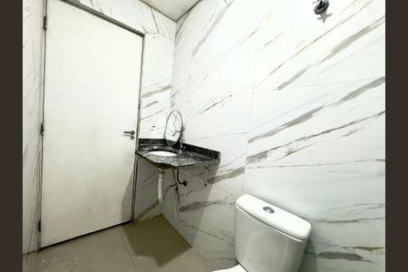 Banheiro de casa para alugar com 1 quarto, 55m² em Parque Flamengo, Guarulhos