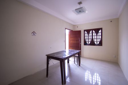 Sala de casa para alugar com 2 quartos, 100m² em Covanca, São Gonçalo