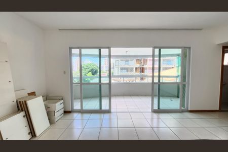 Sala  de apartamento para alugar com 2 quartos, 93m² em Vitória, Salvador
