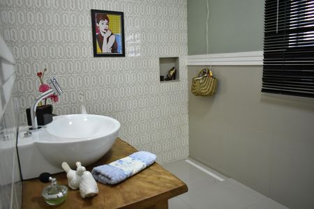 Casa para alugar com 342m², 8 quartos e 2 vagasBanheiro Social