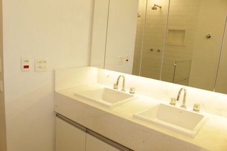 Apartamento para alugar com 180m², 1 quarto e 2 vagasBanheiro da Suíte