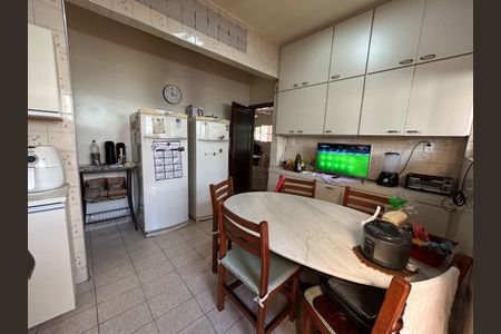 Casa à venda com 250m², 2 quartos e 7 vagasFoto 06