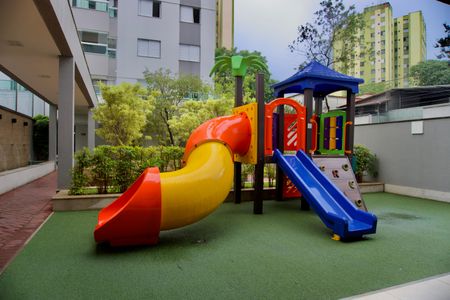 Apartamento à venda com 115m², 4 quartos e 3 vagasÁrea comum - Playground