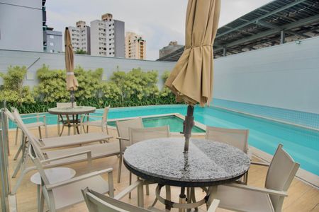 Apartamento à venda com 115m², 4 quartos e 3 vagasÁrea comum - Piscina