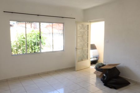 Casa para alugar com 60m², 2 quartos e 2 vagasSala