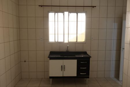 Casa para alugar com 60m², 2 quartos e 2 vagasCozinha