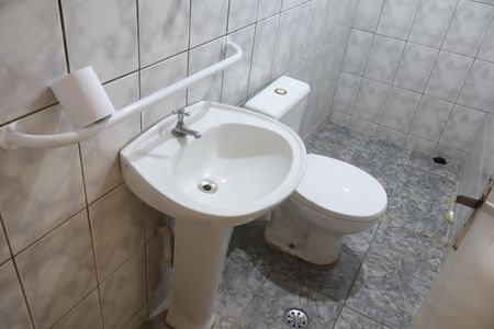 Casa para alugar com 60m², 2 quartos e 2 vagasBanheiro