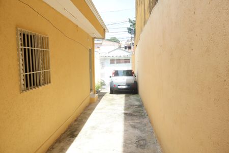 Casa para alugar com 60m², 2 quartos e 2 vagasCorredor externo