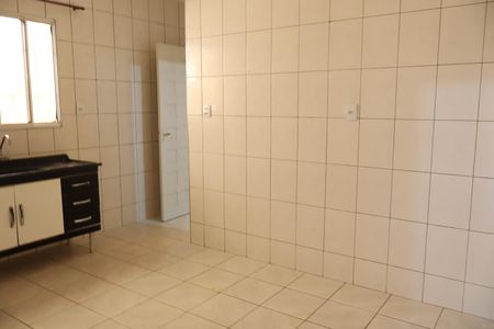 Casa para alugar com 60m², 2 quartos e 2 vagasCozinha