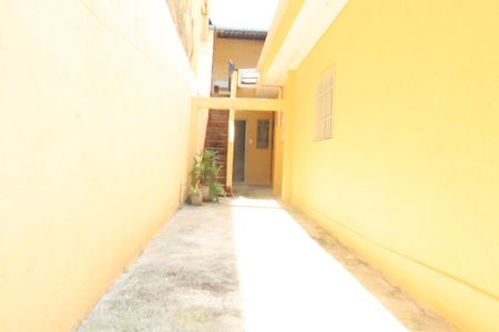 Casa para alugar com 60m², 2 quartos e 2 vagasCorredor externo