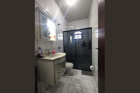 Casa à venda com 174m², 3 quartos e 2 vagasBanheiro