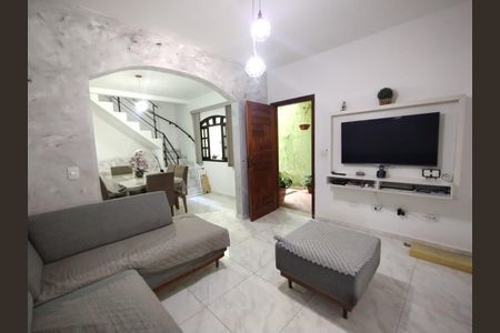 Casa à venda com 174m², 3 quartos e 2 vagasSala