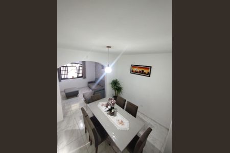 Casa à venda com 174m², 3 quartos e 2 vagasSala