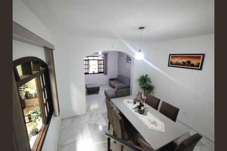 Casa à venda com 174m², 3 quartos e 2 vagasSala