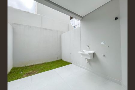 Casa à venda com 115m², 3 quartos e 2 vagas Casa à venda com 115m², 3 quartos e 2 vagasQuintal