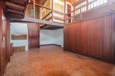 Casa à venda com 3 quartos, 375m² em Medianeira, Porto Alegre