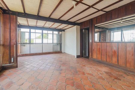 Casa à venda com 3 quartos, 375m² em Medianeira, Porto Alegre