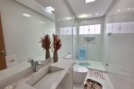 Banheiro de casa para alugar com 2 quartos, 110m² em Jardim Primavera, Duque de Caxias