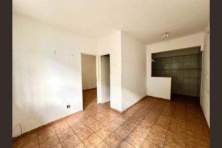 Casa para alugar com 38m², 1 quarto e sem vaga