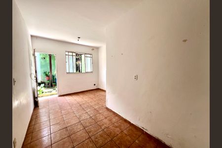 Casa para alugar com 38m², 1 quarto e sem vaga