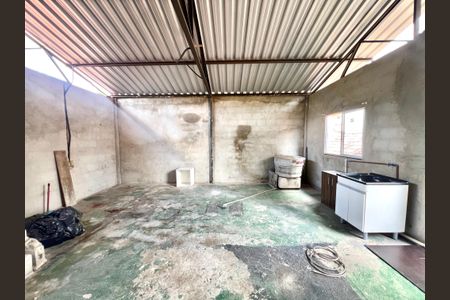 Casa para alugar com 38m², 1 quarto e sem vaga