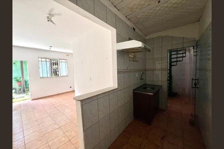 Casa para alugar com 38m², 1 quarto e sem vaga
