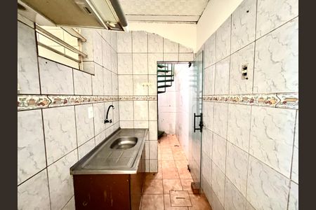 Casa para alugar com 38m², 1 quarto e sem vaga