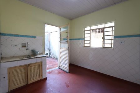Casa para alugar com 60m², 2 quartos e 2 vagasCozinha