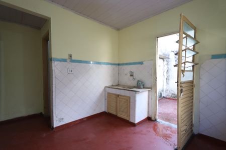 Casa para alugar com 60m², 2 quartos e 2 vagasCozinha