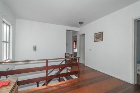 Casa à venda com 360m², 4 quartos e 3 vagasSala entre quartos