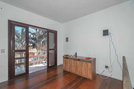 Casa à venda com 360m², 4 quartos e 3 vagasSala entre quartos