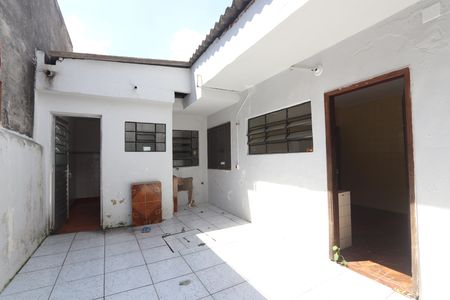 Quintal e Area de Serviço de casa para alugar com 1 quarto, 32m² em Jardim Clementino, Taboão da Serra