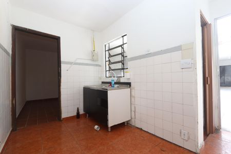 Cozinha de casa para alugar com 1 quarto, 32m² em Jardim Clementino, Taboão da Serra