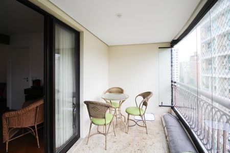 Apartamento à venda com 116m², 3 quartos e 3 vagasVaranda